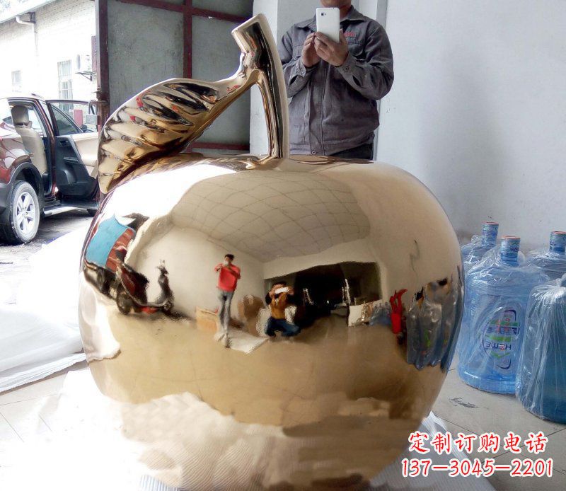 漳州精美的不锈钢镜面苹果雕塑