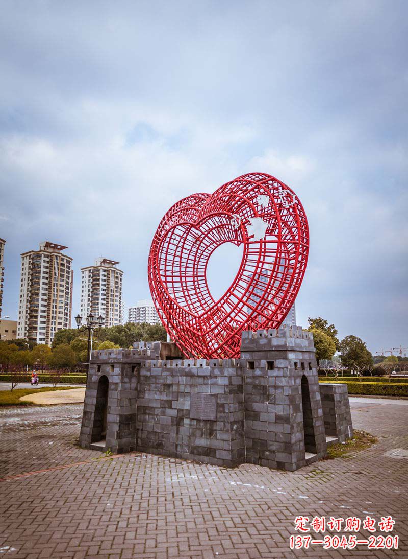 漳州拥抱和平的心以心型和平鸽雕塑传递心意