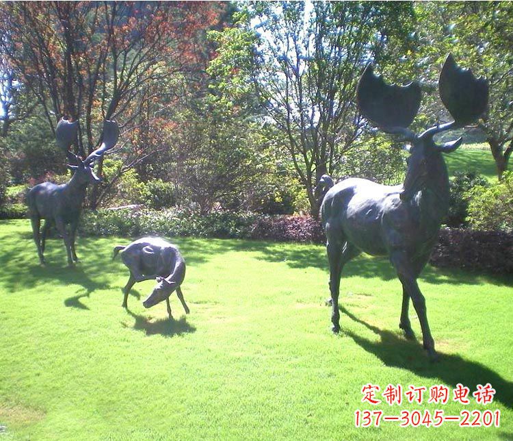 漳州以传统工艺铸造大角鹿铜雕