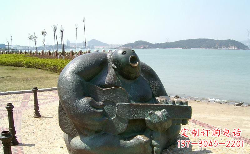 漳州音乐驻足,公园弹吉他铜雕