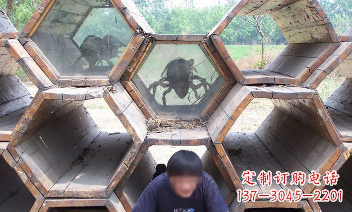 漳州公园蜂巢里的蜜蜂动物铜雕