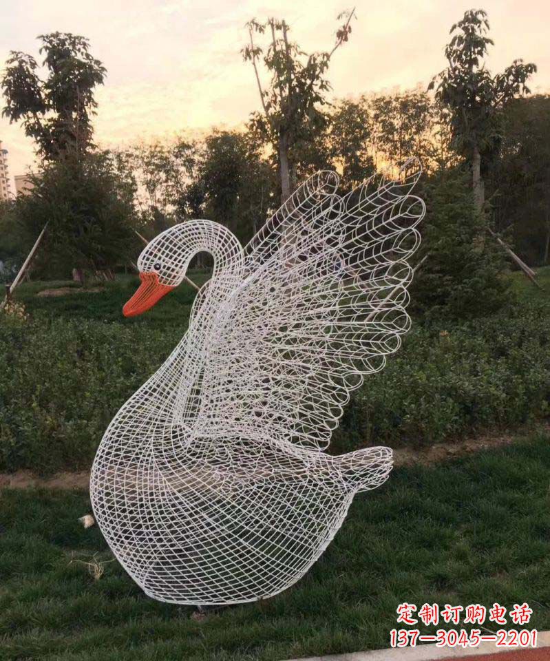 漳州高雅不锈钢镂空天鹅雕塑