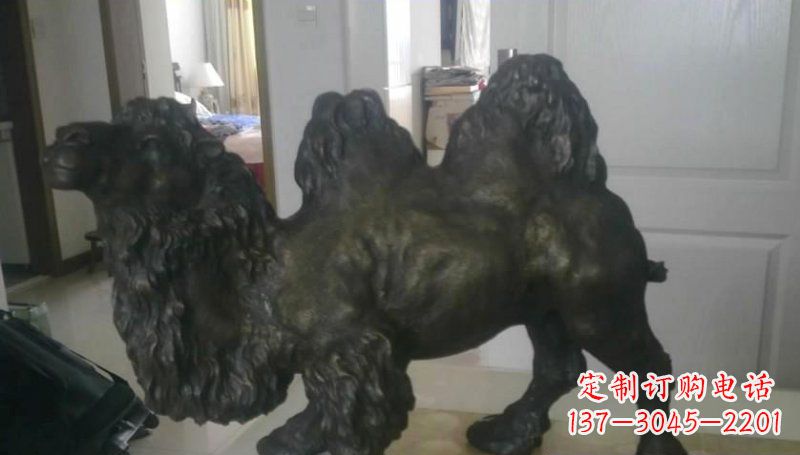 漳州公园骆驼动物景观铜雕