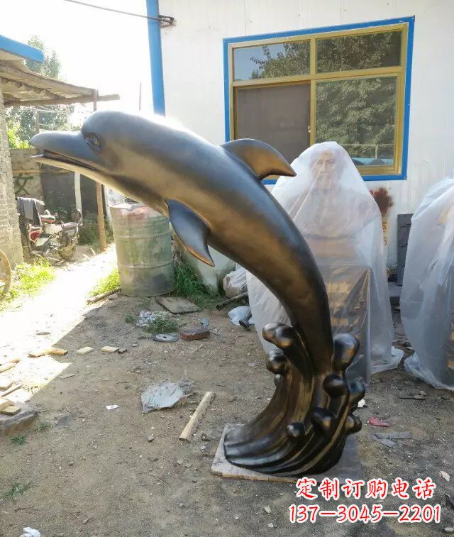 漳州公园喷水海豚动物铜雕