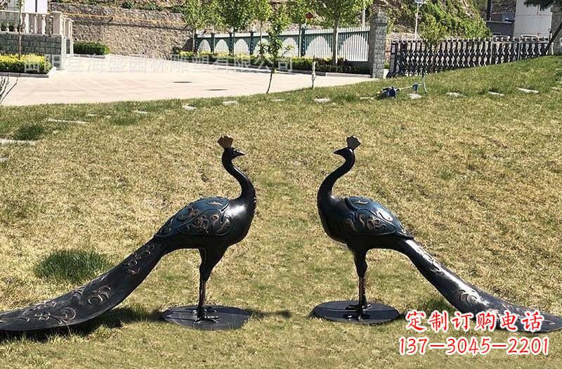 漳州公园青铜孔雀雕塑