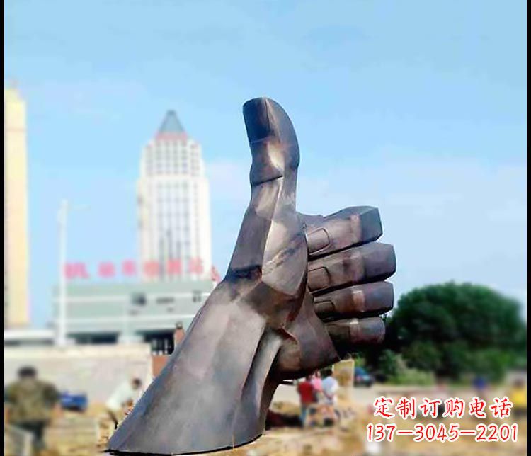 漳州公园竖大拇指铜雕