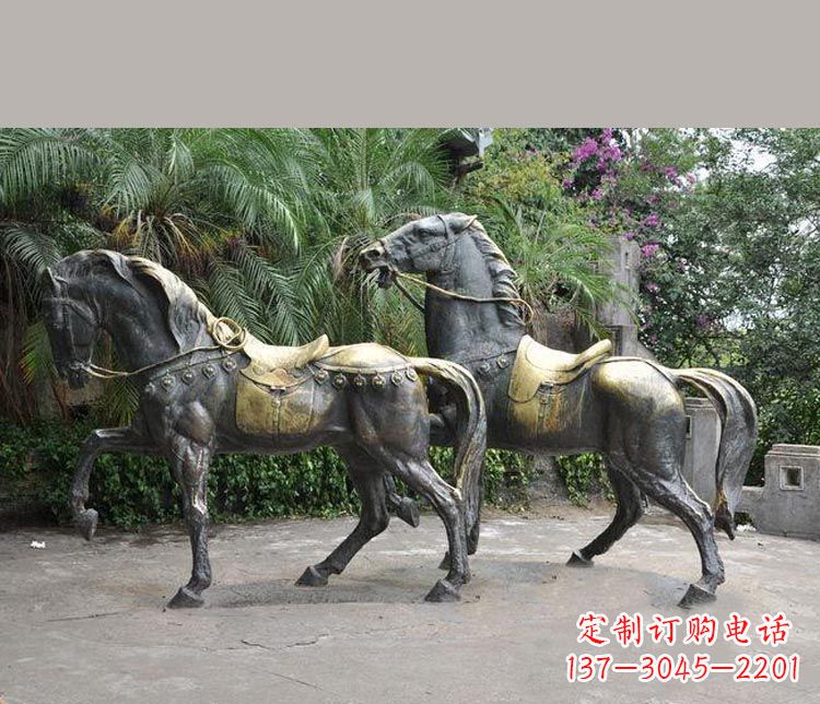 漳州公园铜雕戴马鞍的马