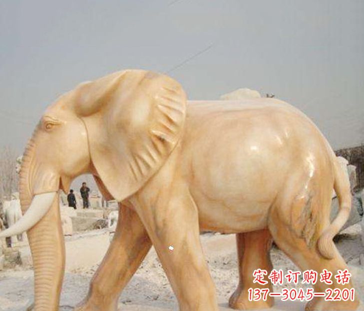 漳州公园晚霞红大象雕塑