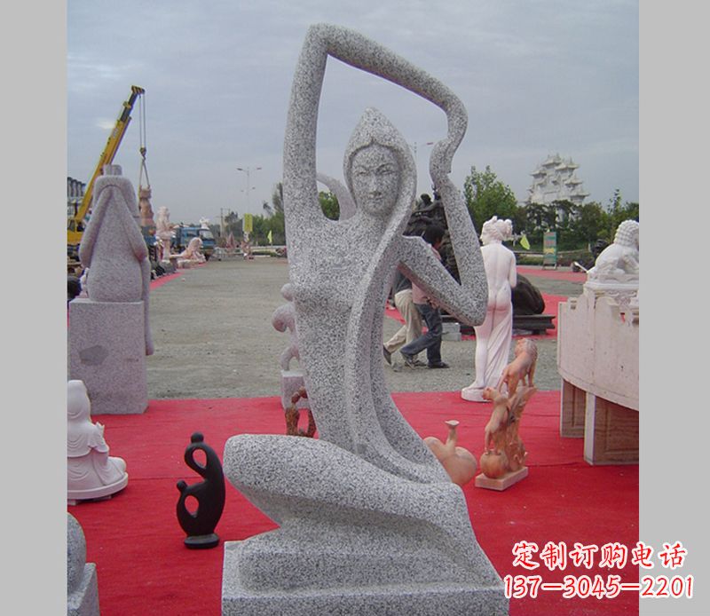 漳州公园瑜伽美女石雕