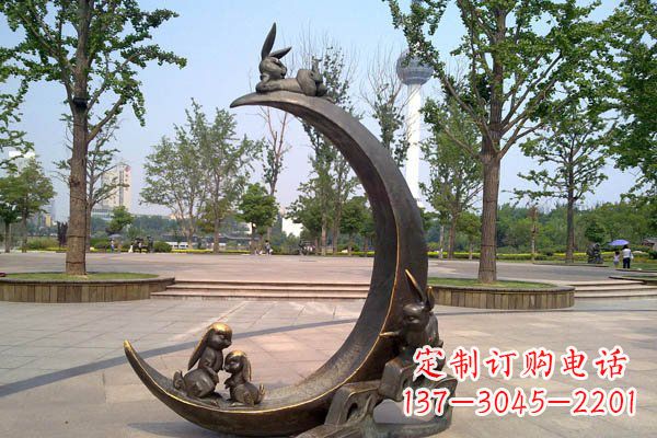 漳州公园月亮和玉兔铜雕