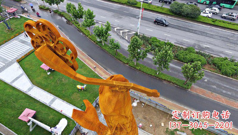 漳州广场叼着钥匙的鱼景观铜雕