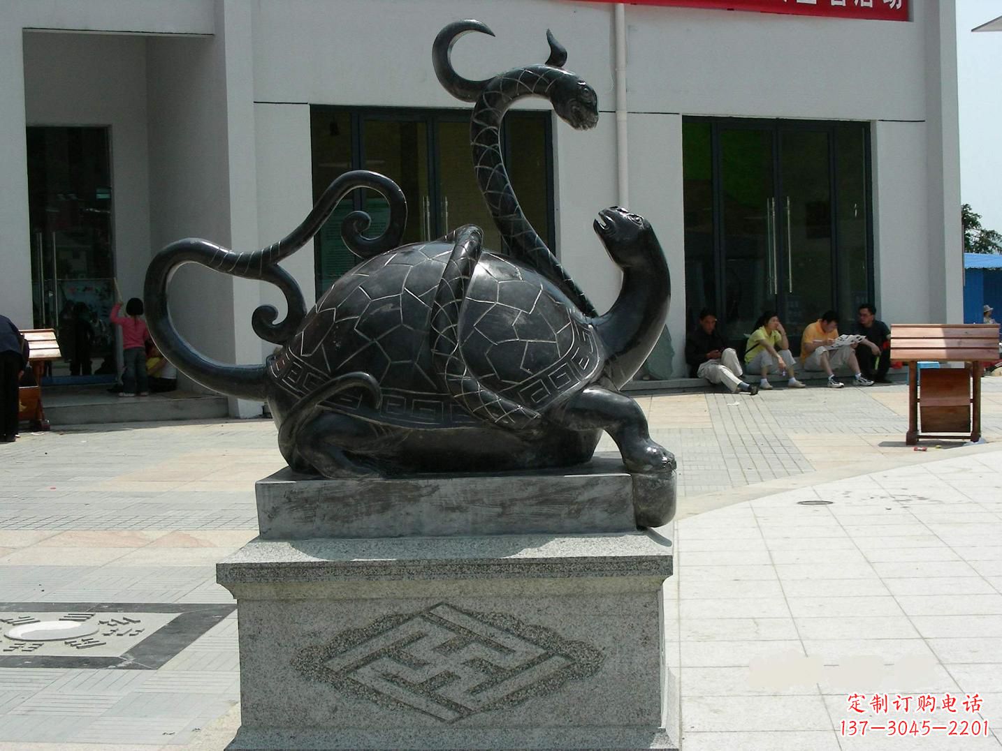 漳州龟蛇铜雕-为城市广场增添神话动物雕塑美景