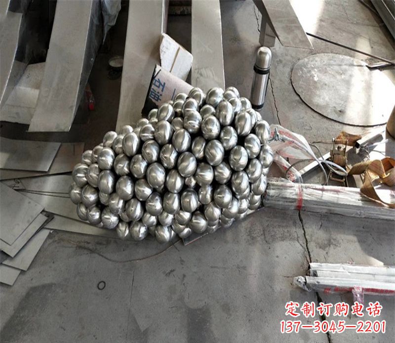 漳州西洋风情摩登不锈钢葡萄雕塑