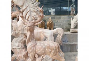 漳州展现自然风采的梅花鹿石雕