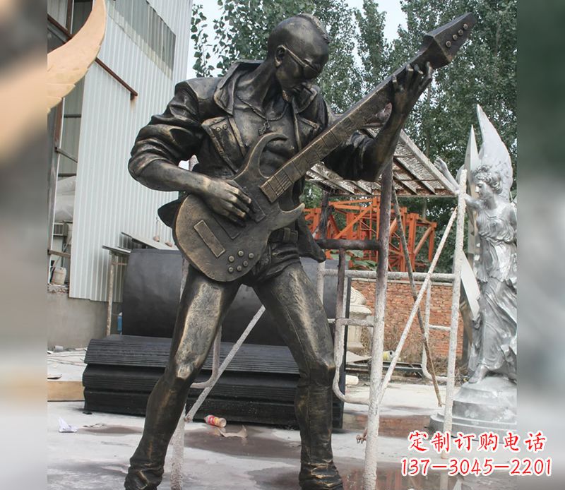 漳州男人弹吉他人物景观铜雕