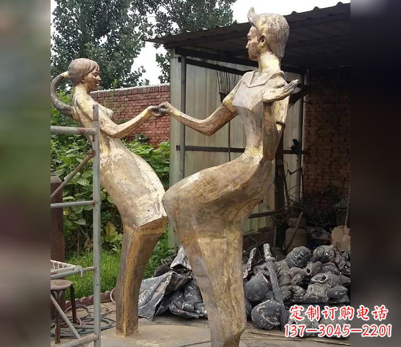 漳州情侣跳舞广场景观铜雕