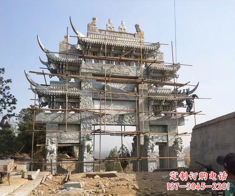 漳州石牌坊外东侧的龙凤雕塑