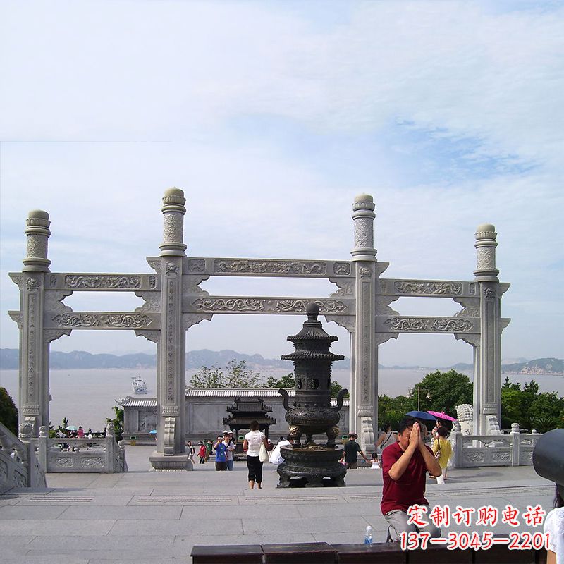 漳州寺院冲天式石雕牌坊