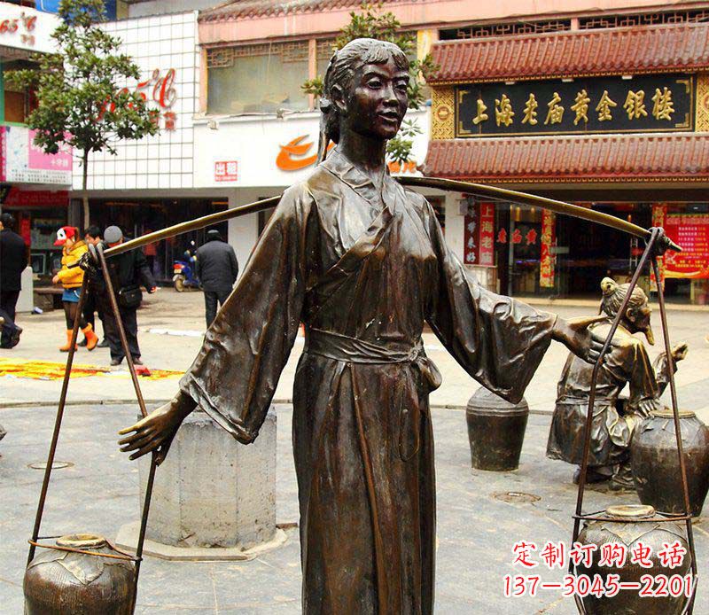 漳州挑着罐子的古代女人铜雕