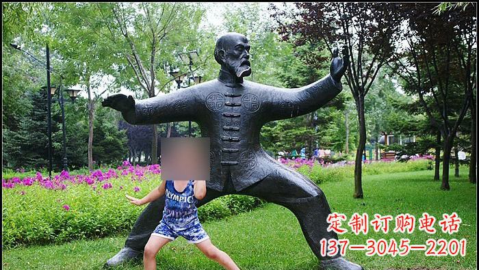 漳州铜雕打太极拳的老人