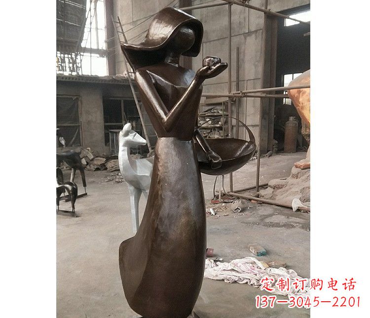 漳州铜雕逛街女孩人物雕塑
