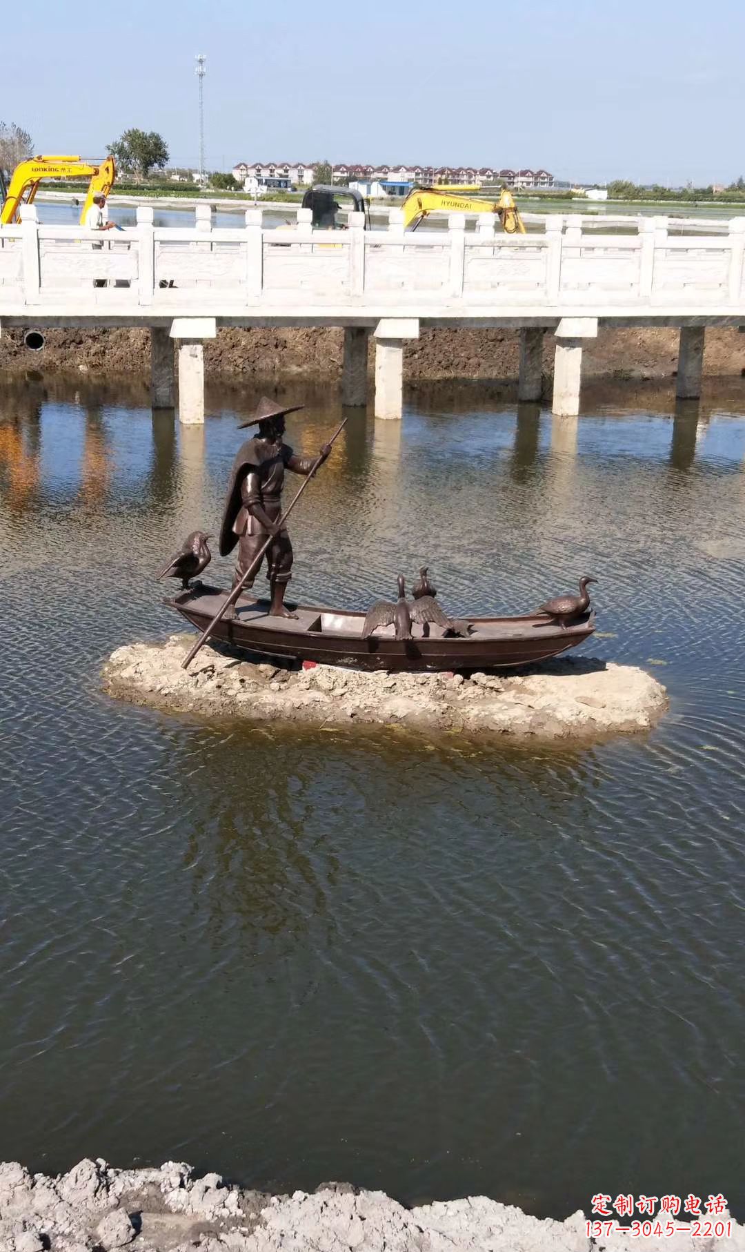 漳州铜雕渔夫撑船打鱼雕塑 湖边景观雕塑