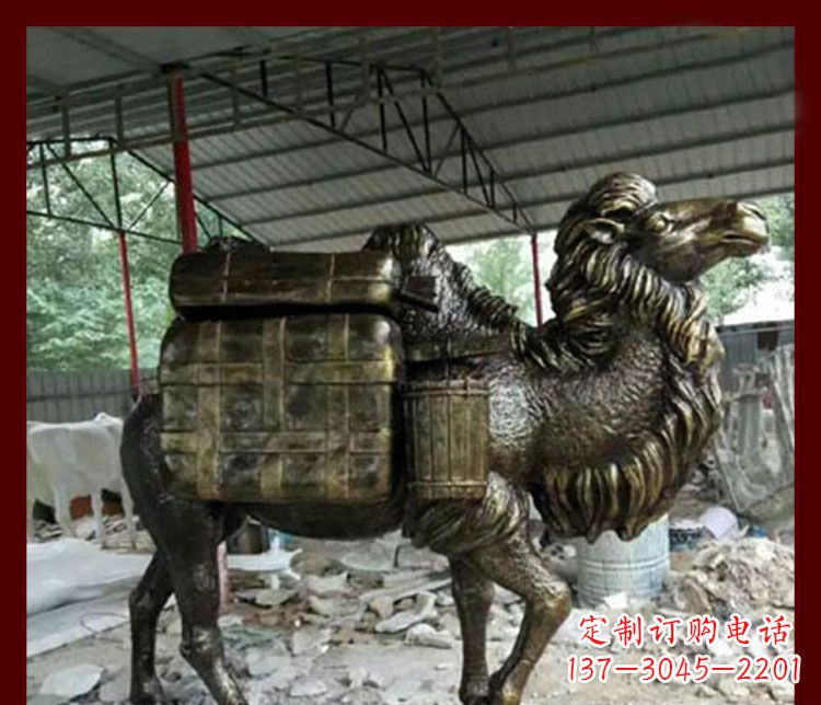 漳州拖行李的骆驼动物铜雕
