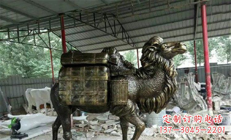 漳州拖行李的骆驼动物铜雕 (2)