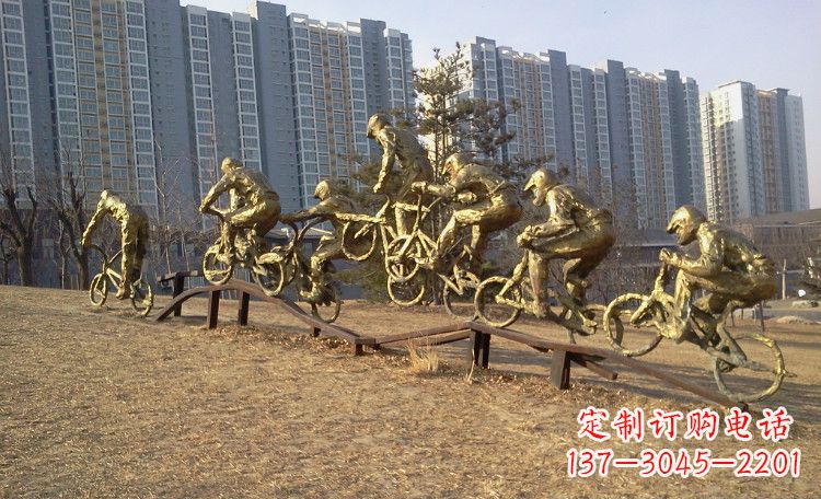 漳州玩花样自行车人物铜雕