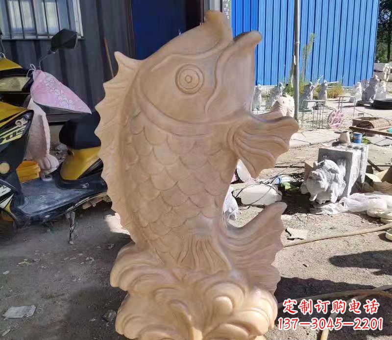 漳州晚霞红喷水鲤鱼石雕