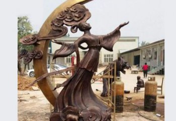 漳州中领雕塑：精美嫦娥月亮铜雕