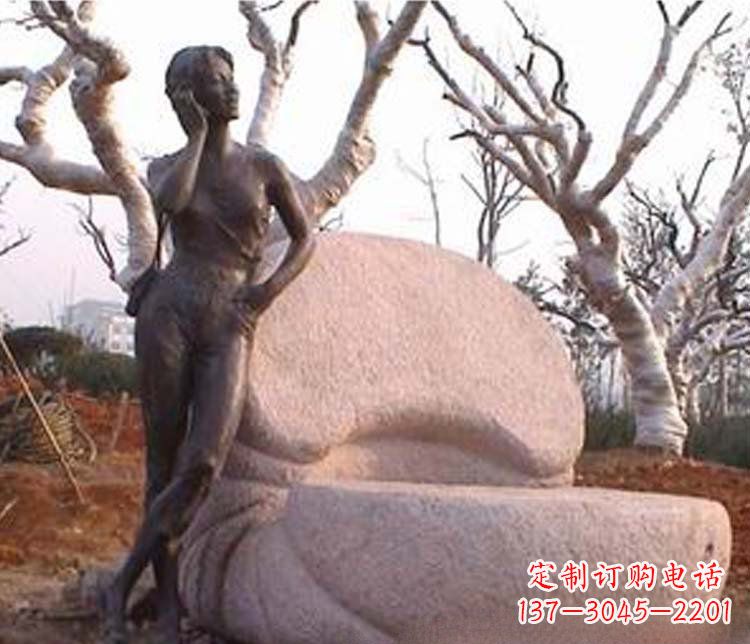 漳州现代女人打电话铜雕