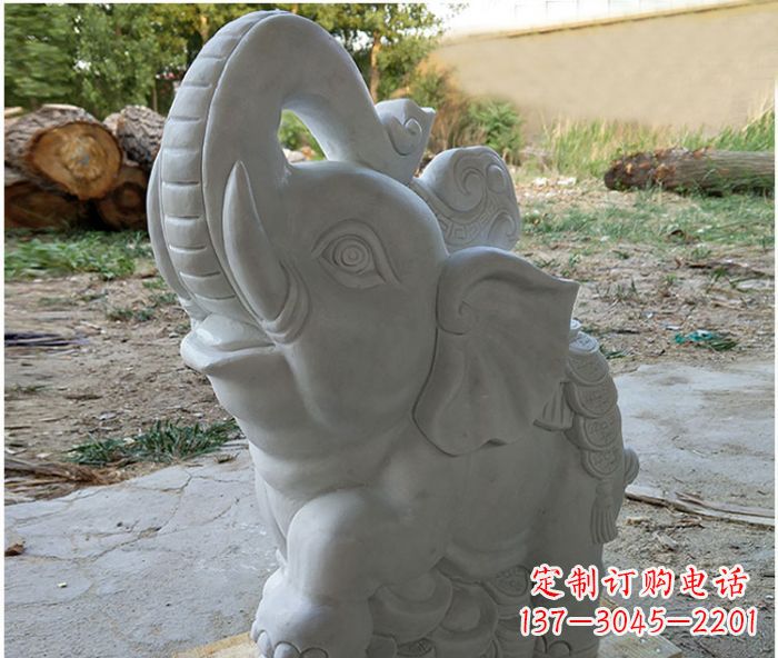 漳州象鼻朝天脚踩元宝的大象石雕