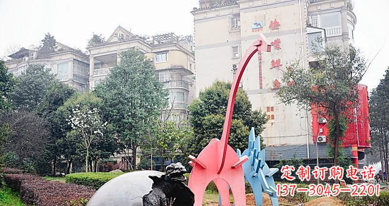 漳州小区破壳而出的小恐龙景观铜雕