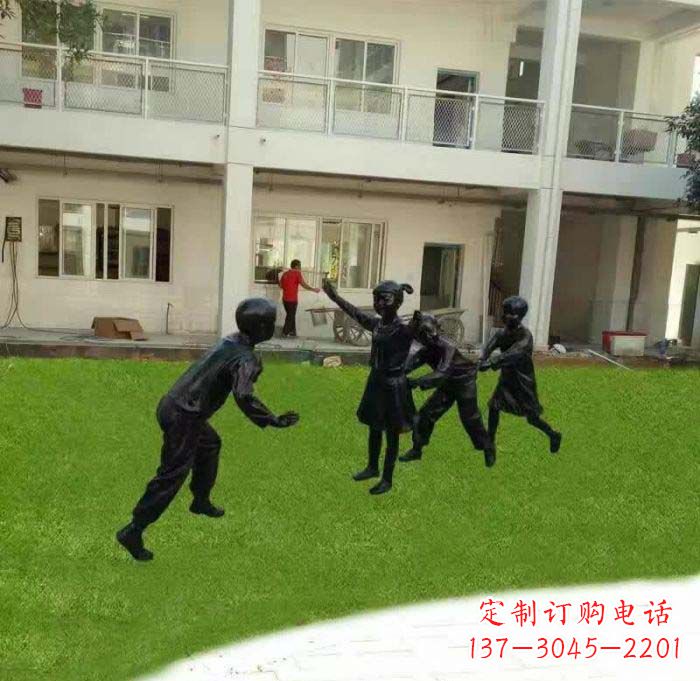 漳州校园儿童玩老鹰捉小鸡铜雕