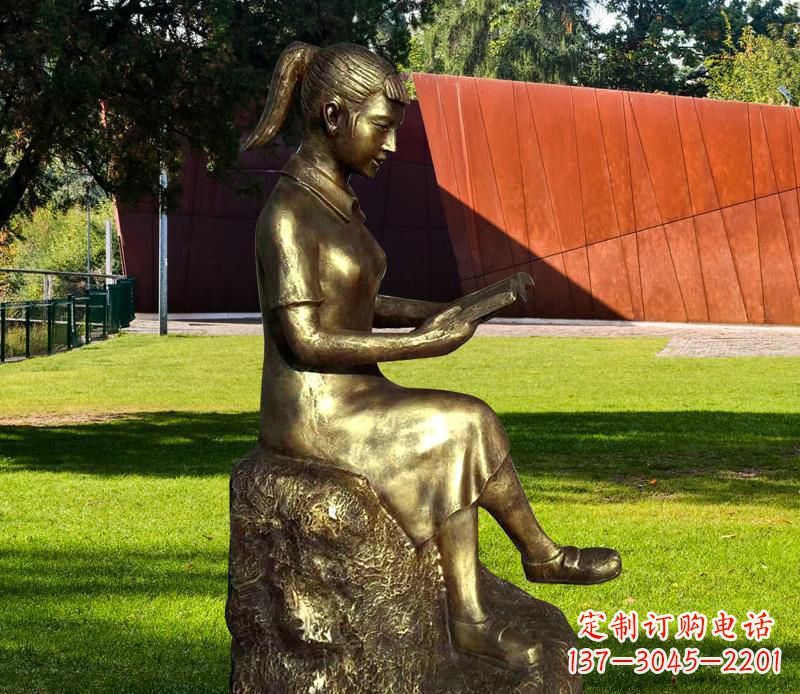 漳州校园看书的女孩铜雕