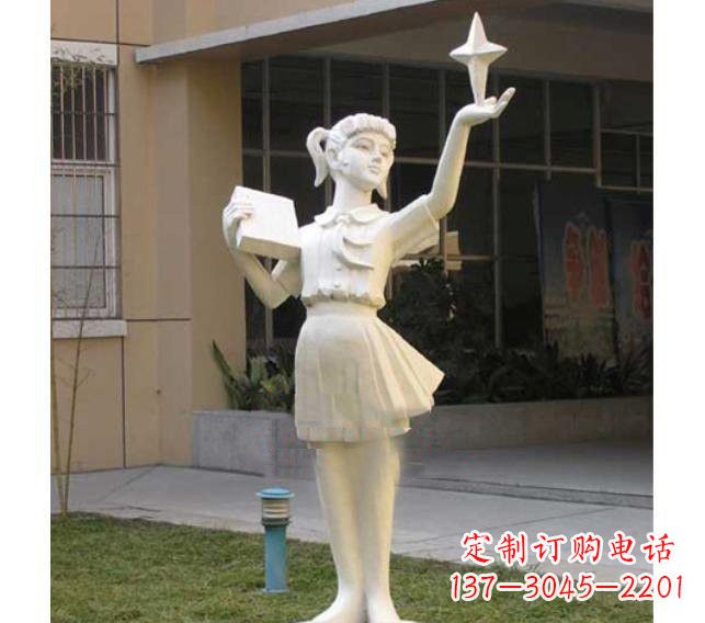 漳州校园拿书本的小学生石雕