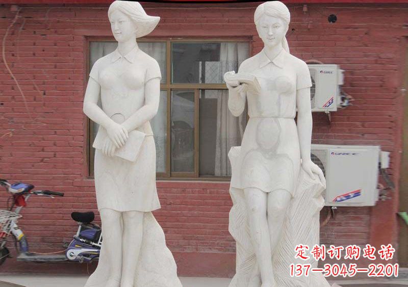 漳州校园拿书本的学生石雕