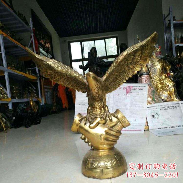 漳州铸铜老鹰雕塑大展宏图