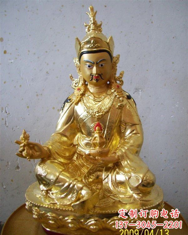 漳州铸铜贴金藏佛莲花生大士雕塑