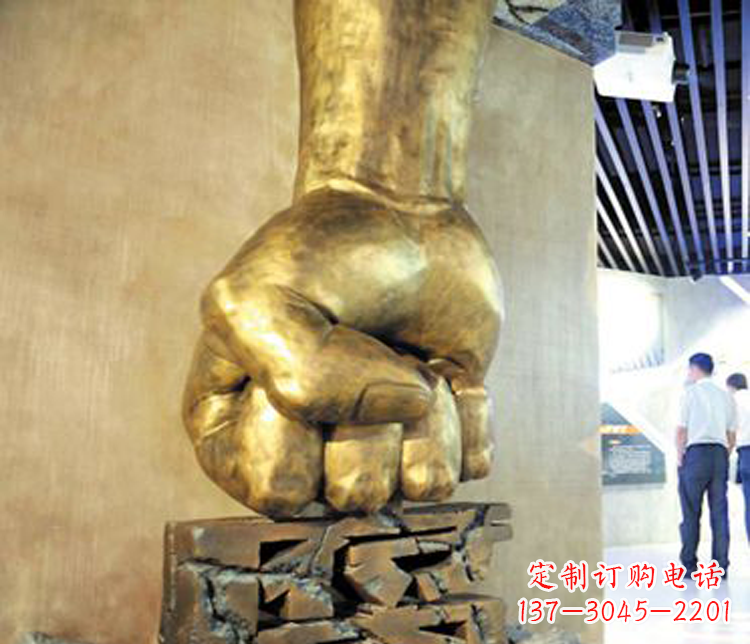 漳州反腐廉政文化拳头雕塑