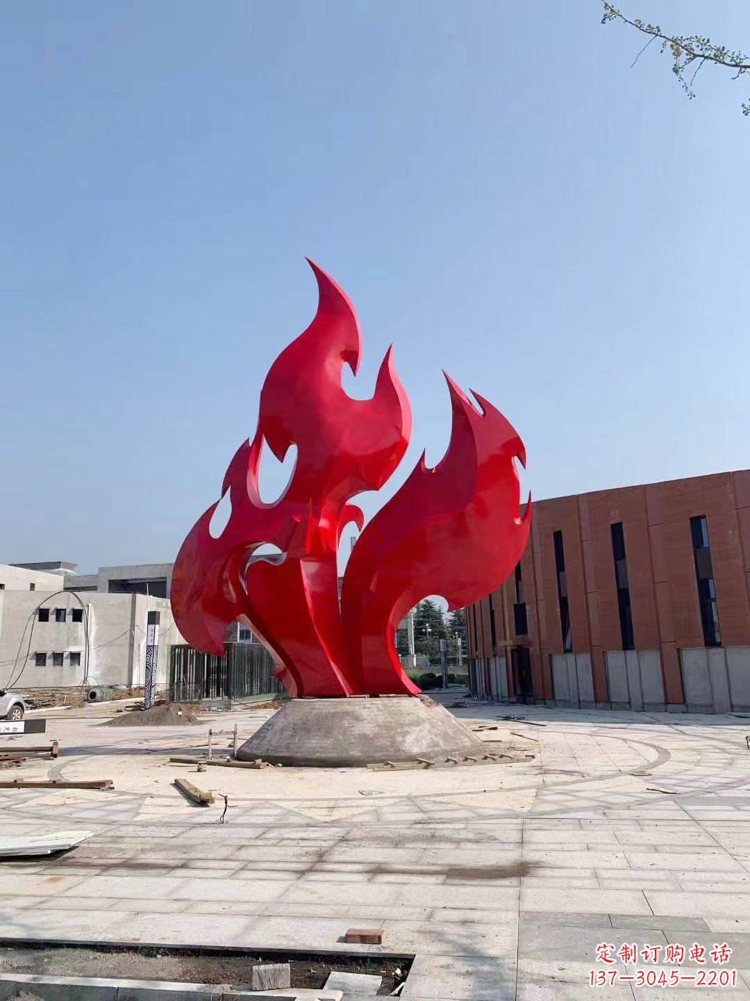 漳州大学操场抽象不锈钢火苗雕塑